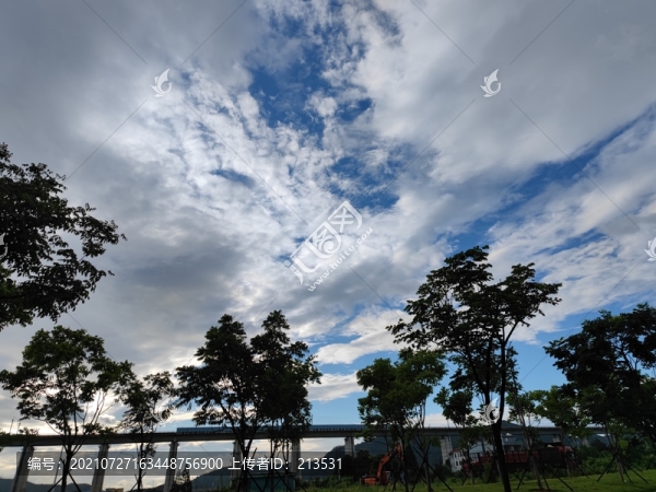 藍(lán)天白云天空