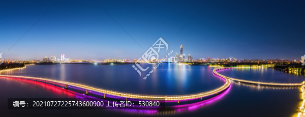 航拍蘇州環(huán)金雞湖步道夜景大畫(huà)福