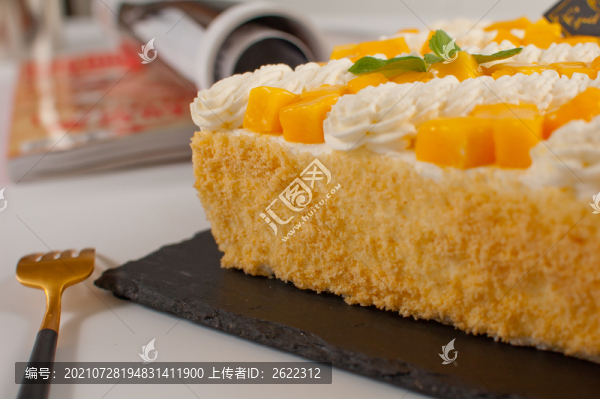 方形芒果裸蛋糕特寫