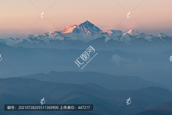 珠穆朗瑪峰日出