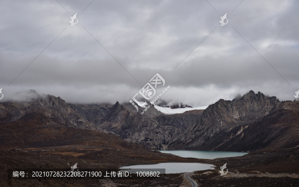 雪山姐妹湖