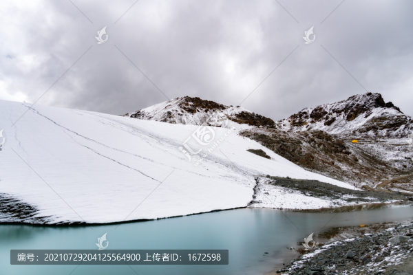 西藏自治區(qū)廓瓊崗日冰川夏季風(fēng)光