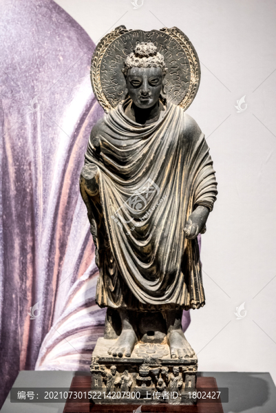 佛陀立像