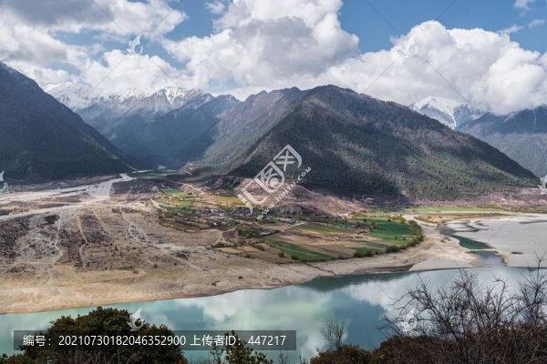 雅魯藏布江風(fēng)光
