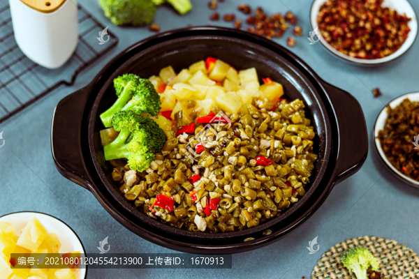 肉沫豇豆煲仔飯