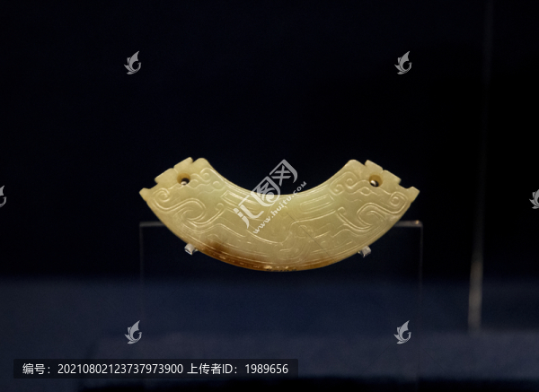 商代晚期雙龍首神面紋璜