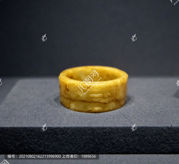 良渚神像紋琮