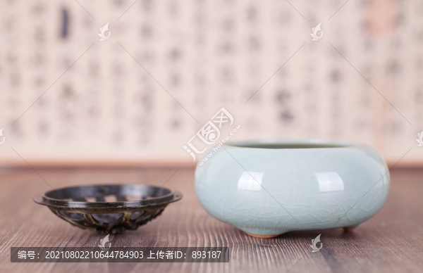 桌子上的香薰?fàn)t