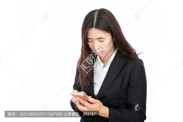 正在使用手機的職業(yè)女性