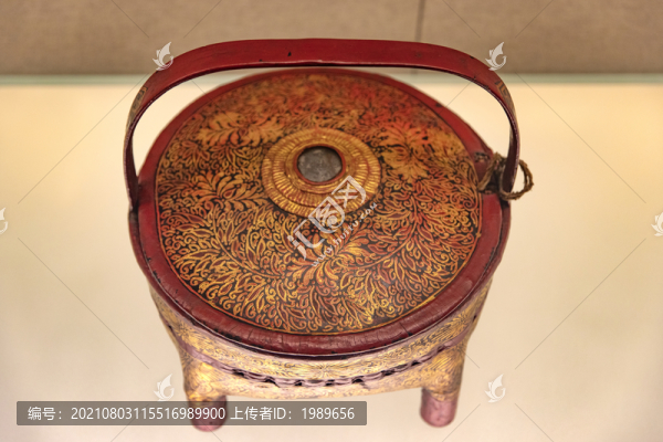 藏族描金彩漆花卉紋提籃
