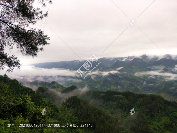 山間云霧