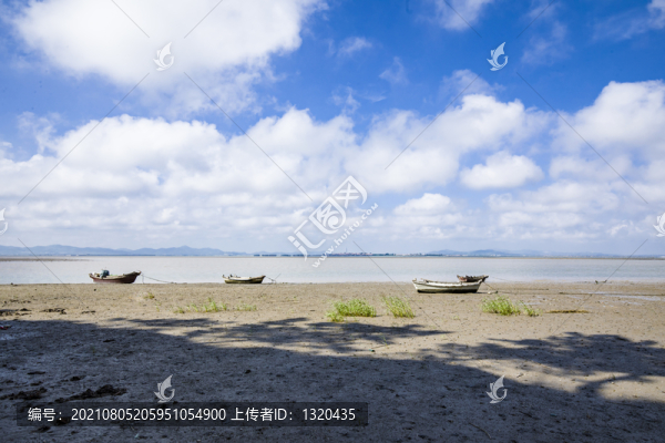 海濱風光藍天白云