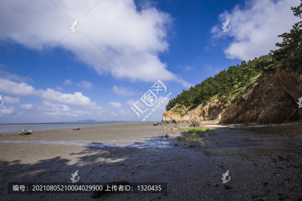 海濱風(fēng)光藍(lán)天白云