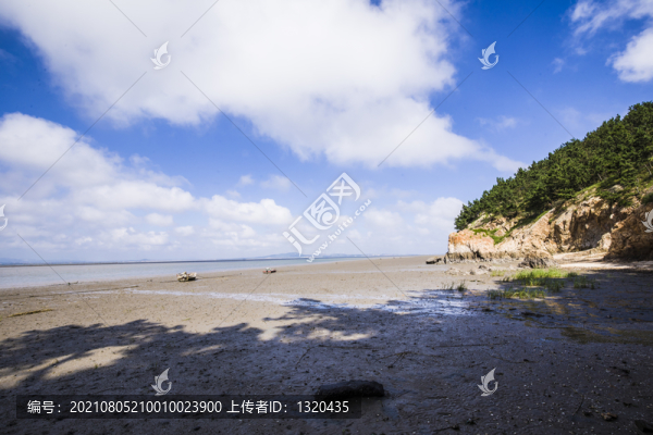 海濱風(fēng)光藍(lán)天白云