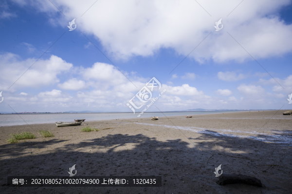 海濱風(fēng)光藍(lán)天白云