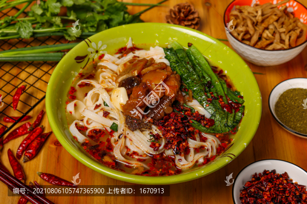 香菇滑雞米粉