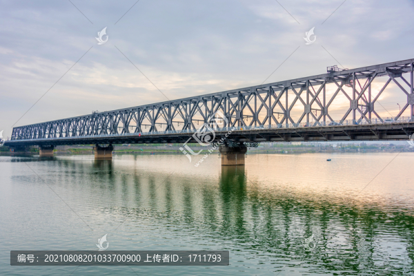 中國湖北襄陽漢江大橋