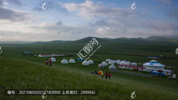 草原遠(yuǎn)山蒙古包