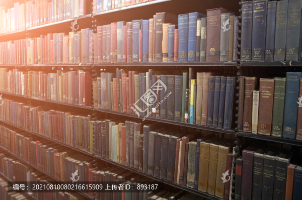 清華大學(xué)老圖書館里的古董書籍