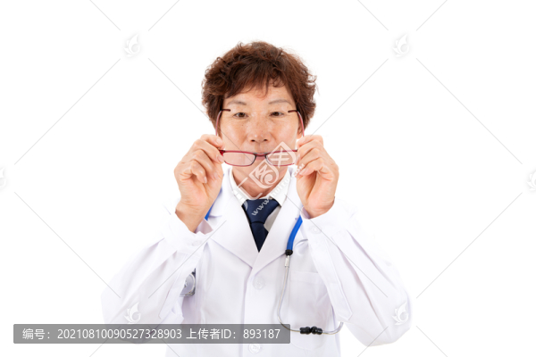 中國(guó)醫(yī)生正要戴眼鏡