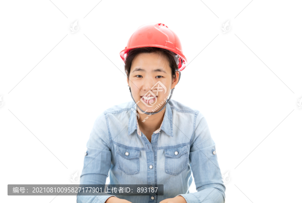 安全帽微笑看著鏡頭的女性工人