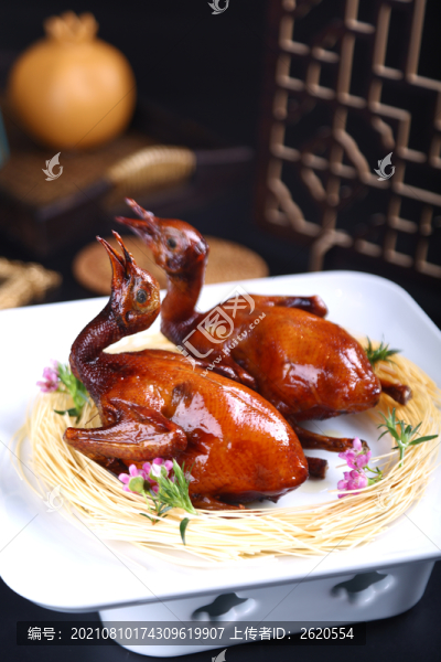 脆皮乳鴿
