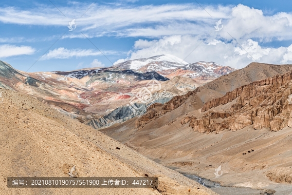 扎達(dá)五彩山