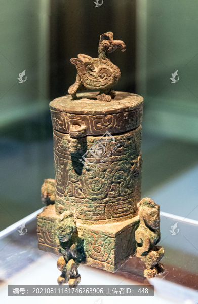 立鳥人足筒形器