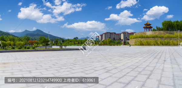 樓房亭子建筑背景的公園青石板路