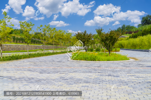 公園綠植青石板路面