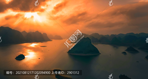 湖泊群山黃昏