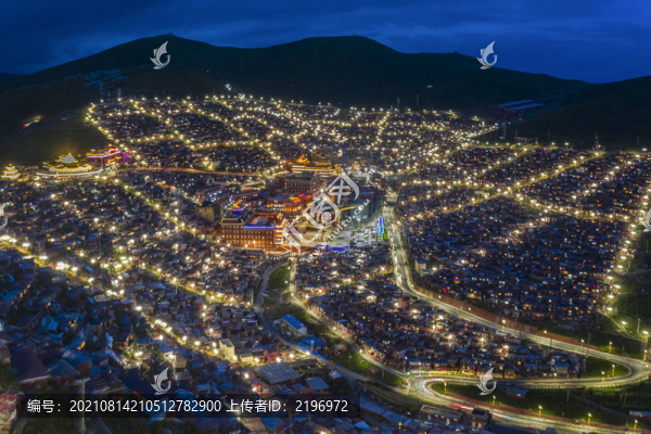 鳥(niǎo)瞰色達(dá)五明佛學(xué)院夜景
