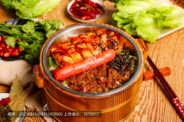 鹵肉雞排飯