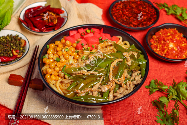 青椒肉絲蓋碼米粉