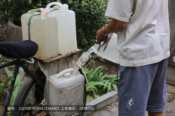 泰山滌塵泉取山泉水