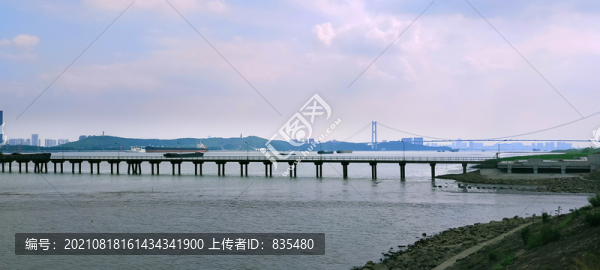 江邊碼頭