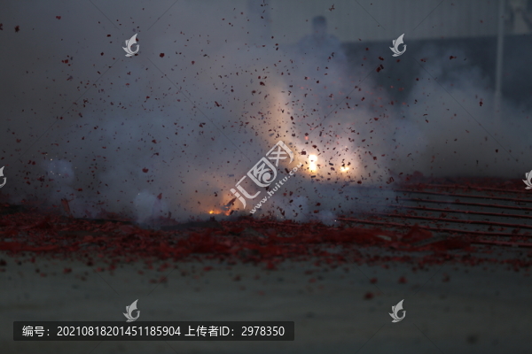 祭祀春節(jié)放鞭炮
