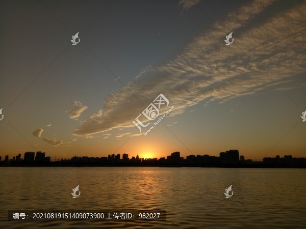 夕陽(yáng)下云彩
