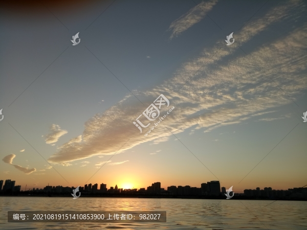 夕陽下云彩