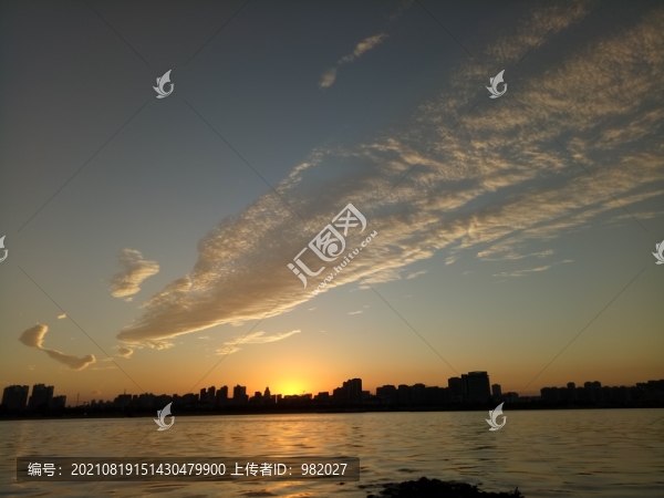 夕陽下云彩