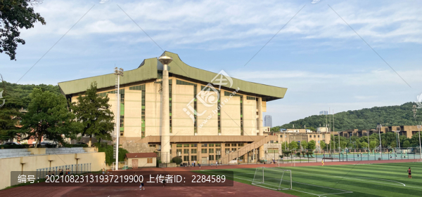 湖大體育館