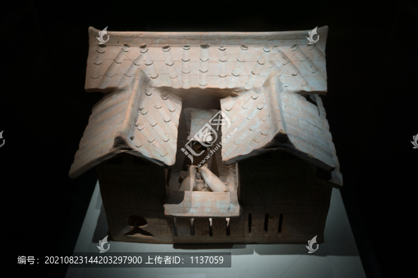 東漢三合式陶屋