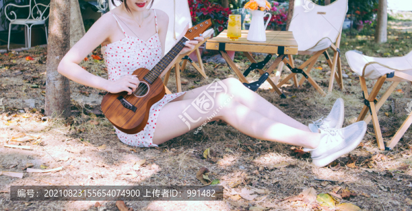 彩色的可愛尤克里里