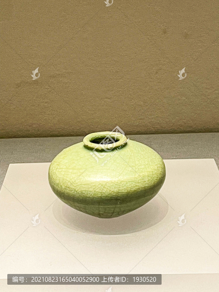 青釉小口瓷水盂