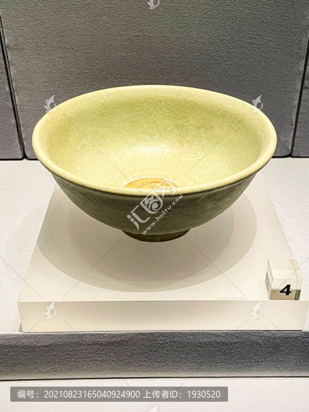 龍泉窯青釉瓷碗