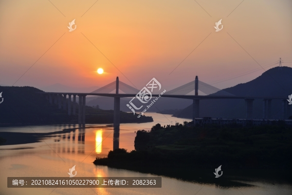 鄖陽漢江日出