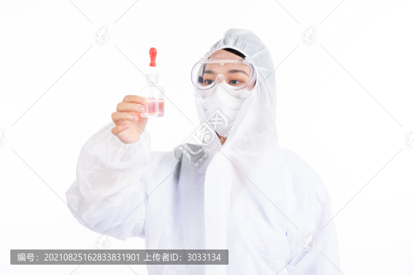 醫(yī)生穿防護(hù)服看試管