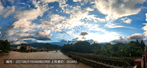 晚霞藍天白云