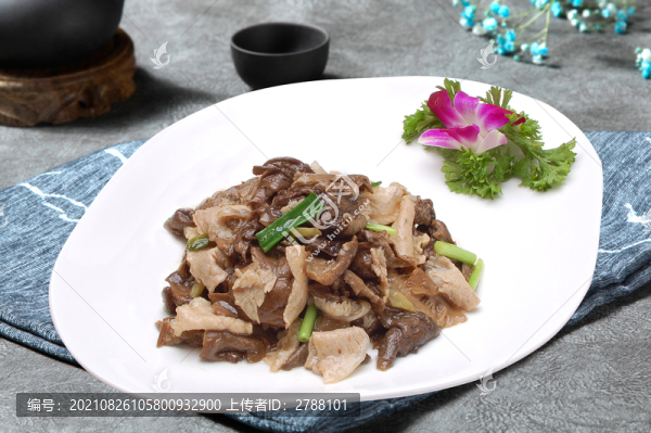 山蘑炒肉