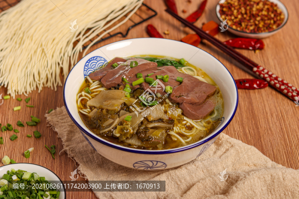 酸菜鴨血面